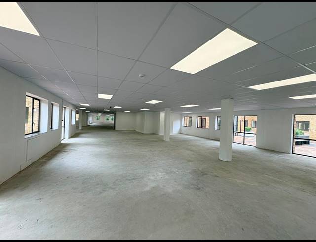 391M² OFFICE TO LET IN VORNA VALLEY